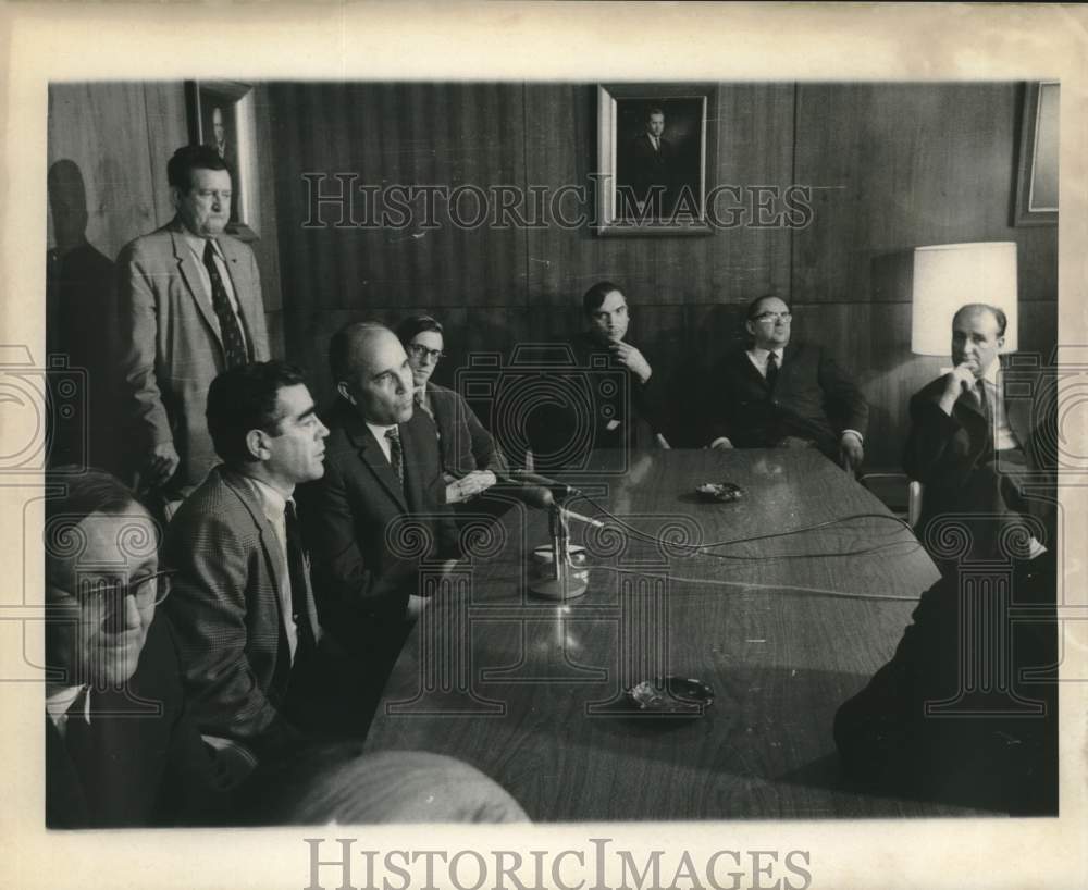 1970 Press Photo Russian Newsmen seated at Table for Press Conference