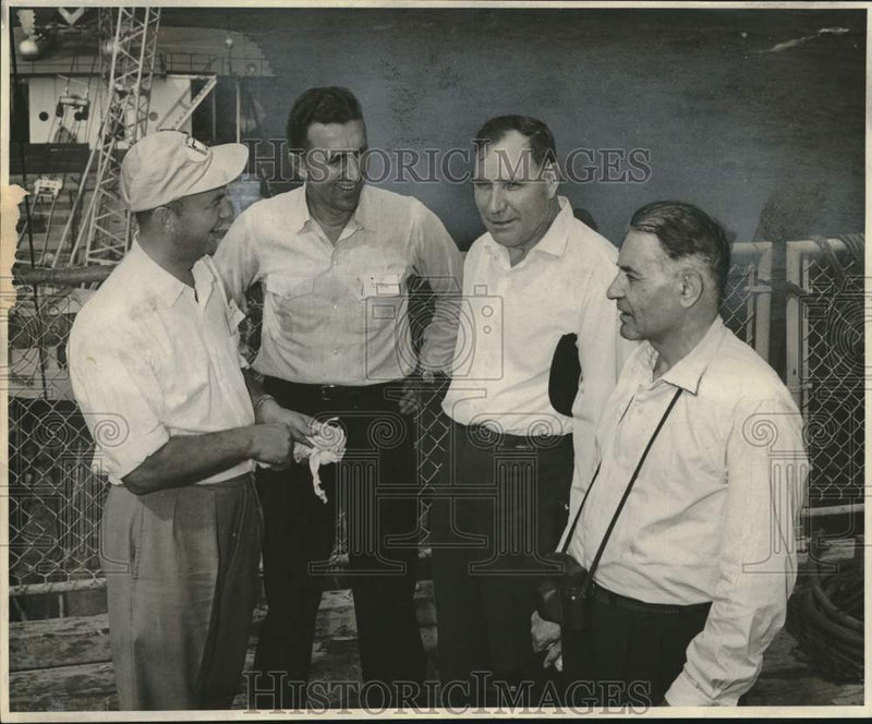 Load image into Gallery viewer, 1960 Press Photo Russian delegation and other officials visit oil platform
