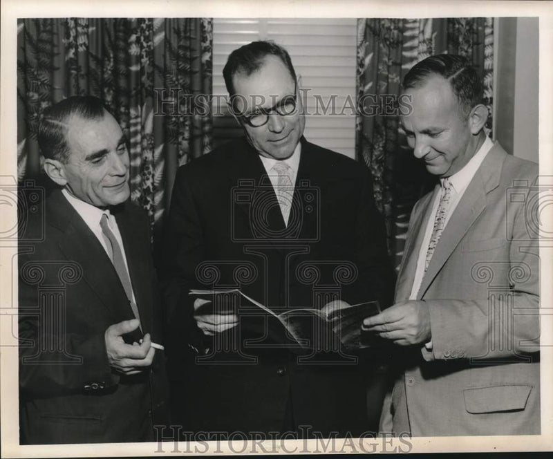 Load image into Gallery viewer, 1960 Press Photo Russian delegation visits New Orleans - noc28615
