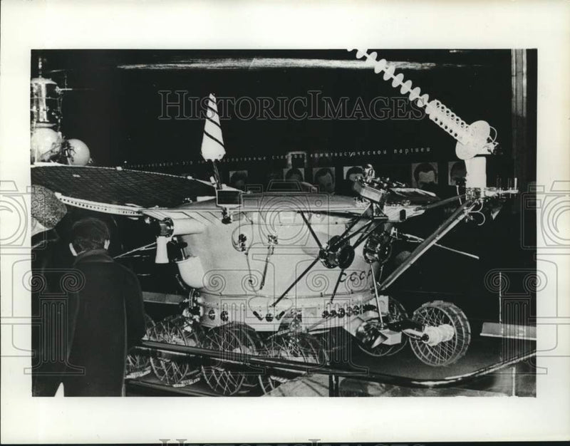 Load image into Gallery viewer, 1971 Press Photo Russian Space Program equipment - noc28702
