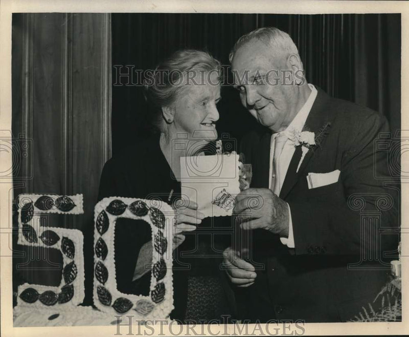 Load image into Gallery viewer, 1961 Press Photo Mr. and Mrs. George Russell celebrate wedding anniversary

