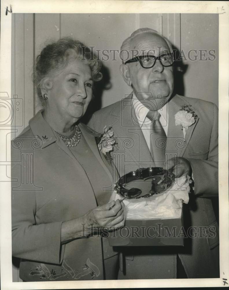 1974 Press Photo Mr. &amp; Mrs. Urban Schernbeck celebrate 50th wedding anniversary