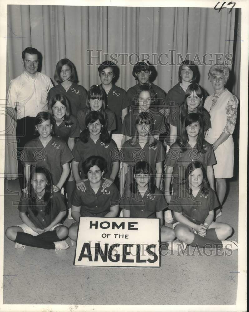 1968 Press Photo St. Raphael School girls basketball team wins championship- Historic Images