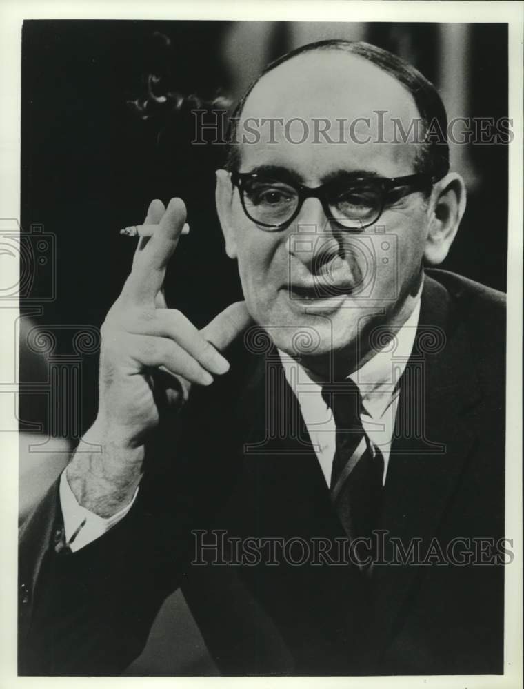 1967 Press Photo John Scali anchors ABC-TV's "ABC Scope: The Vietnam War" series
