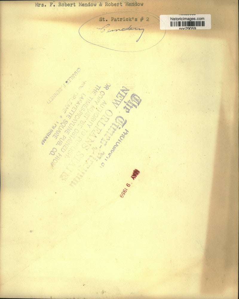 1959 Press Photo Mrs. F. Robert Mendow, Robert Mendow at St. Patrick's Cemetery