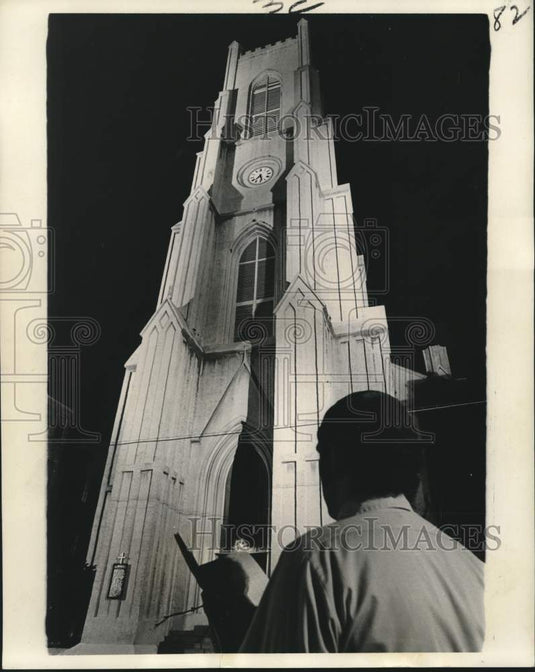 1973 Press Photo Admirer leafs through prayer book and gazes at St. Patrick's