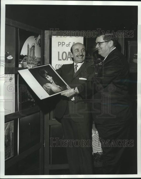 1969 Press Photo Mayor Victor H. Schiro with Earl Stanton at photo exhibit