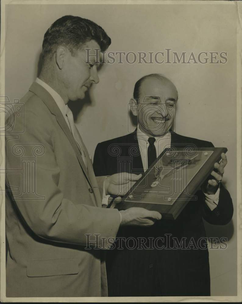 1961 Press Photo Safety Council members Mayor Schiro and George Simmons confer