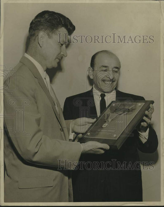 1961 Press Photo Safety Council members Mayor Schiro and George Simmons confer