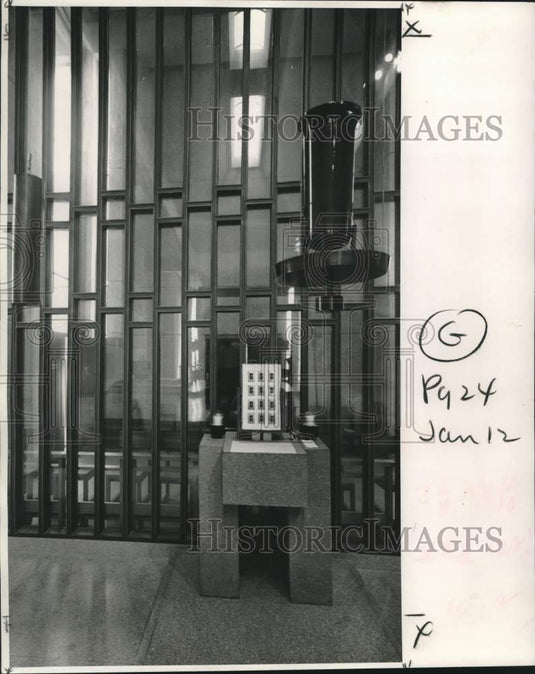 1969 Press Photo Sanctuary side wall serves as glassed Blessed Sacrament Chapel.