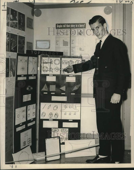 1967 Press Photo Robert Stanley with his topology exhibit at Jung Hotel