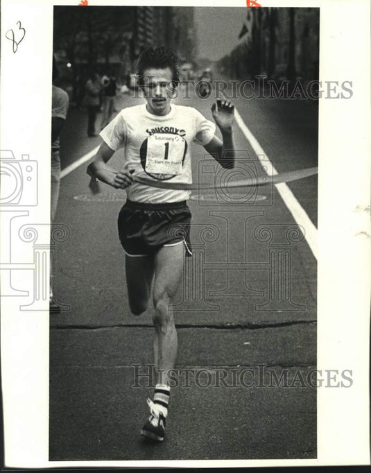 1981 Press Photo Runner Kaario Maanika places 30:02 in Distance Race - noc29345- Historic Images
