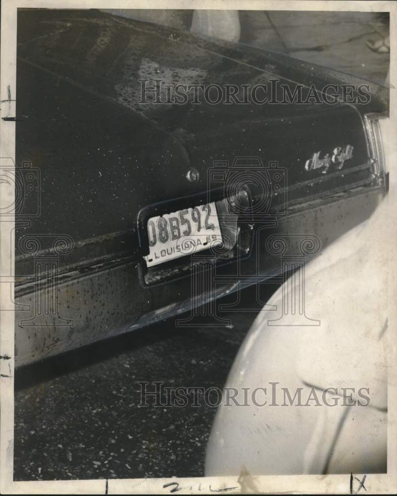 1969 Press Photo License registry on Auto of City Councilman Eddie L. Sadir