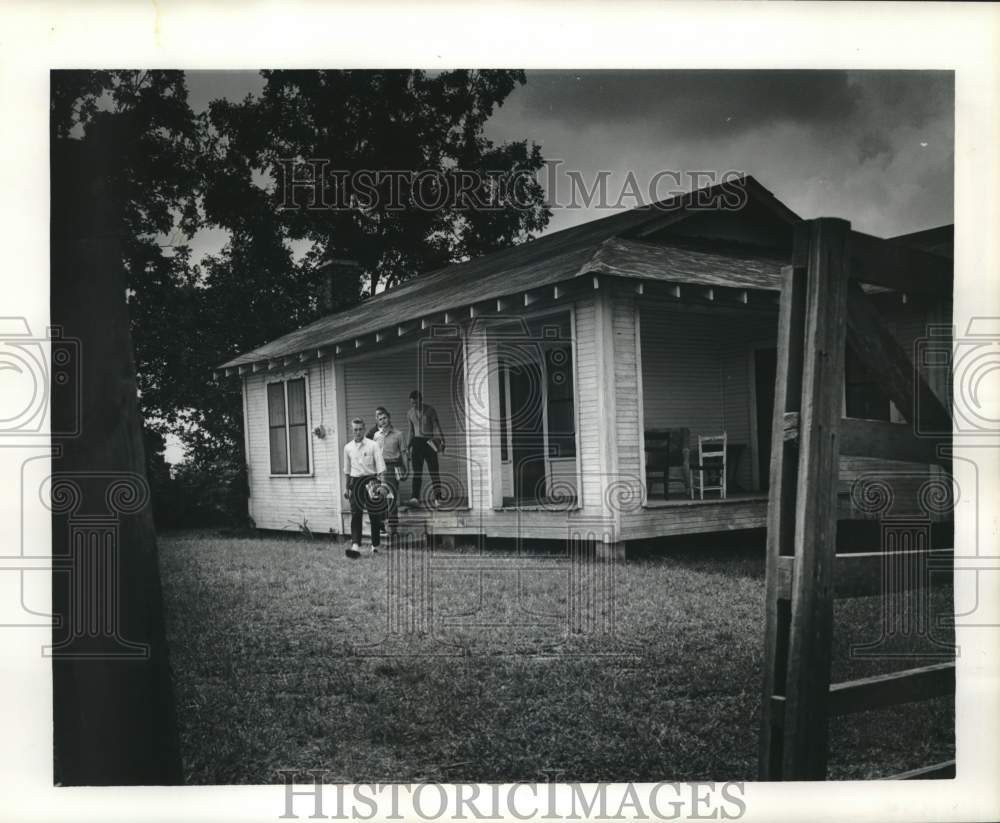 1963 Press Photo Students of St. Michael&#39;s Farm for Boys leaving School