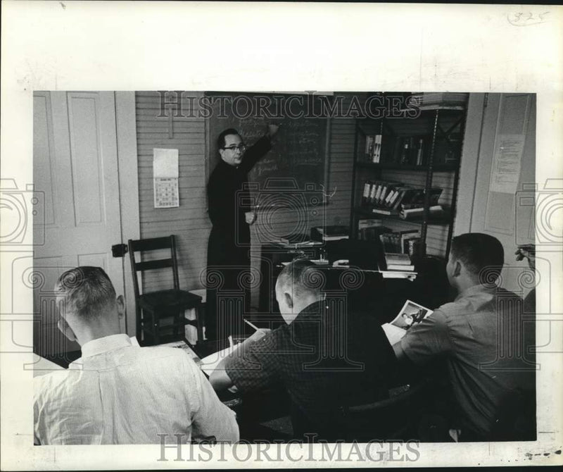 Load image into Gallery viewer, 1963 Press Photo Reverend Richard Stevens at St. Michael's Farm for Boys
