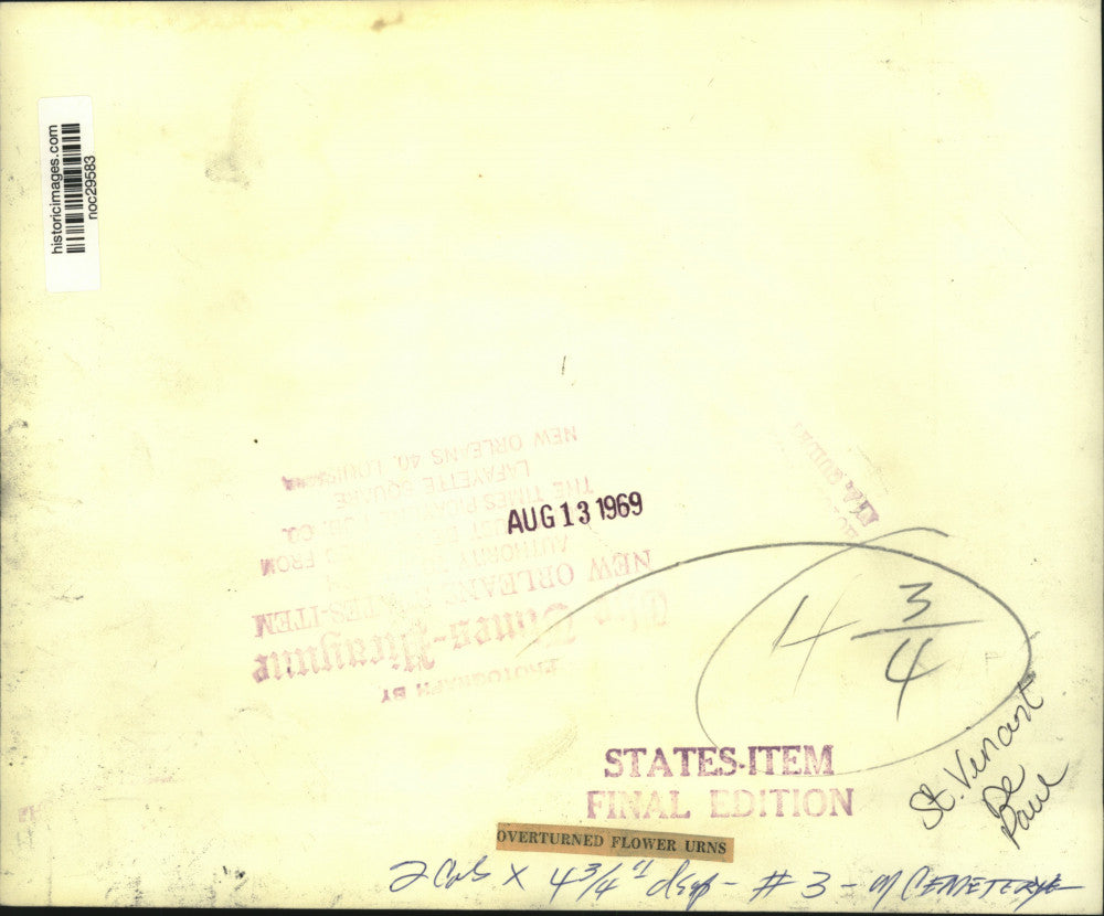 1969 Press Photo Damage at St. Vincent de Paul Cemetery, New Orleans - noc29583