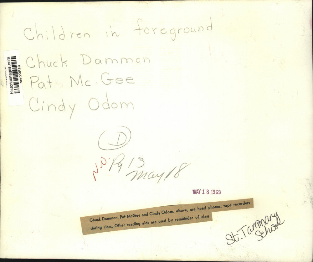 1969 Press Photo St. Tammany School students use headphones during reading class