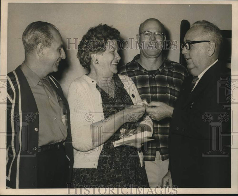 Load image into Gallery viewer, 1969 Press Photo Criminal court retirees honored - noc29624
