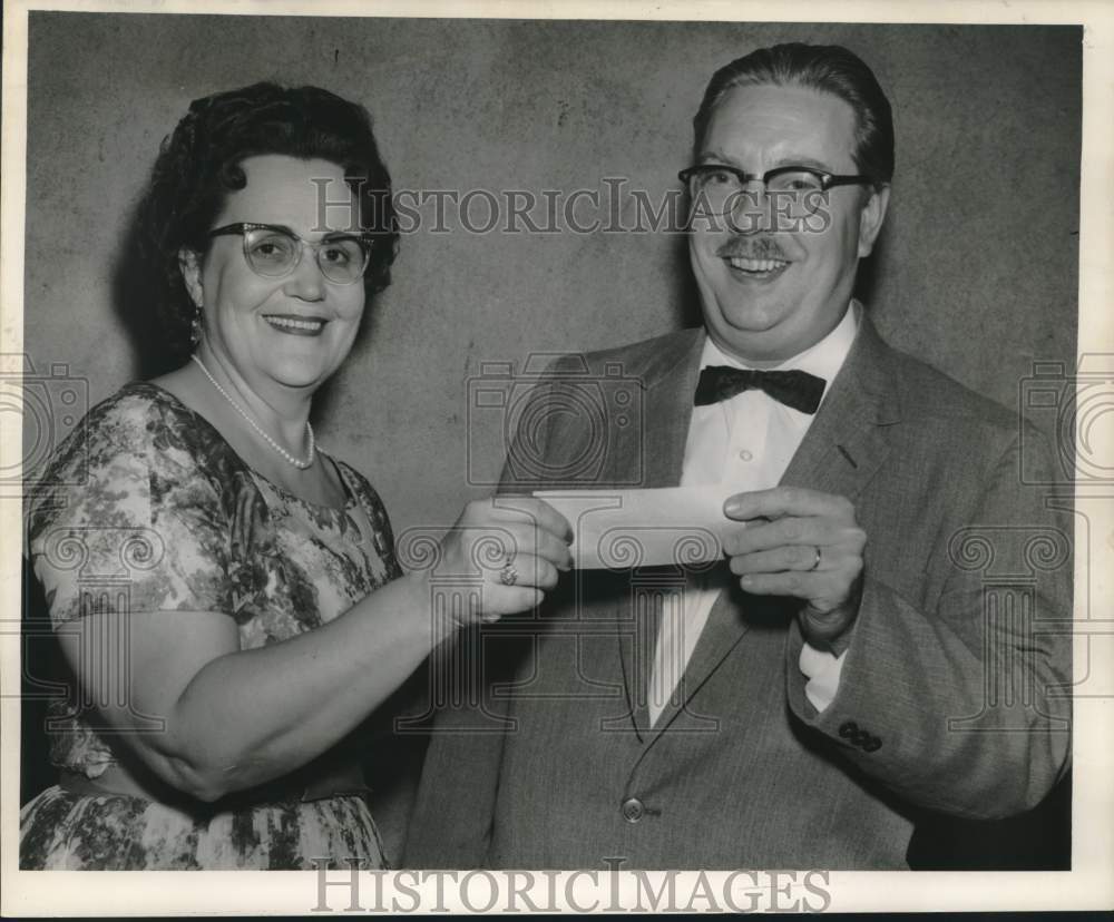 1960 Press Photo Mrs. Jane Monteith presents check to Dr. Joseph V. Schlosser