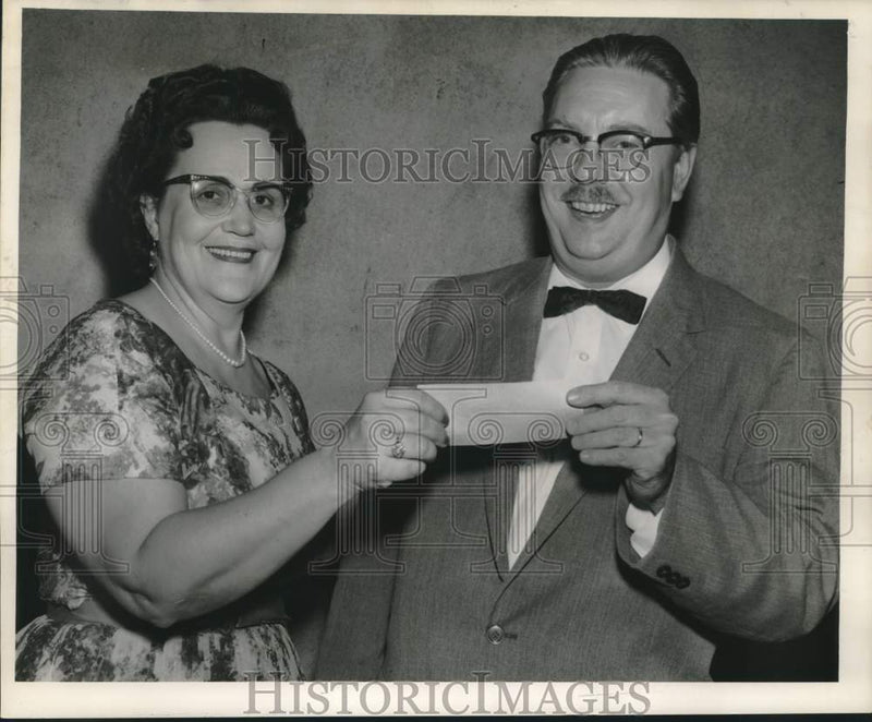 Load image into Gallery viewer, 1960 Press Photo Mrs. Jane Monteith presents check to Dr. Joseph V. Schlosser
