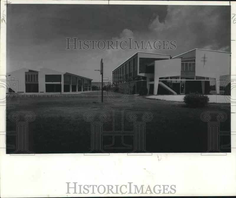 Load image into Gallery viewer, 1957 Press Photo Exterior View of St. Pius X School in New Orleans, Louisiana
