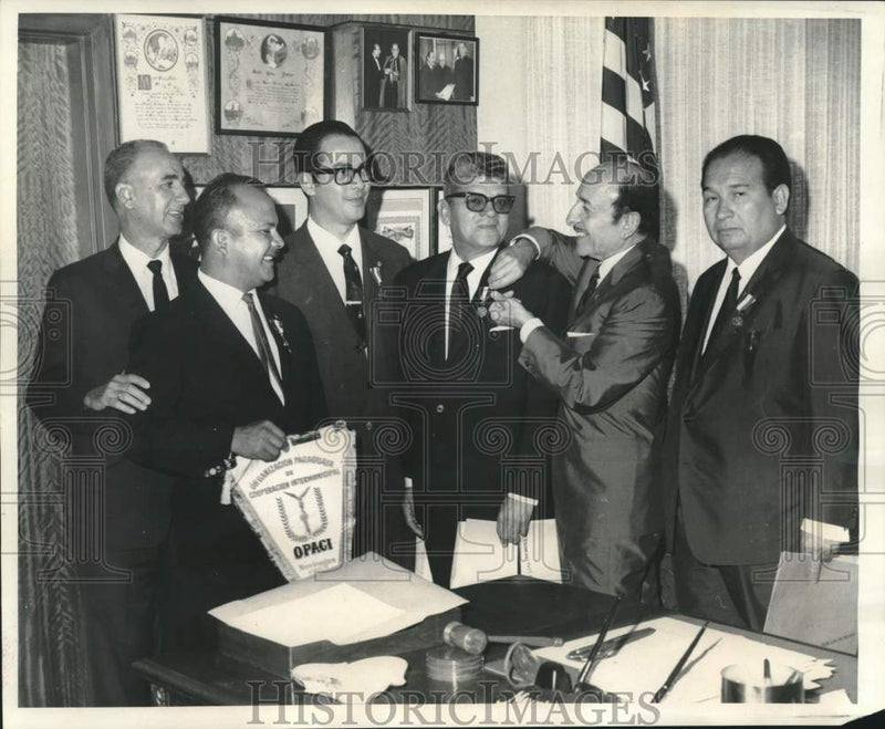 Load image into Gallery viewer, 1968 Press Photo Paraguayan officials in New Orleans - noc29998
