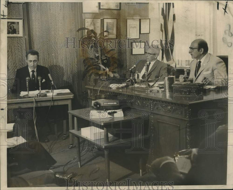 Load image into Gallery viewer, 1969 Press Photo Regional Planning Commission - Thomas J. Lupo and Members
