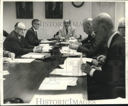 1969 Press Photo Victor Schiro, Mayor of New Orleans, and Officials - noc30010