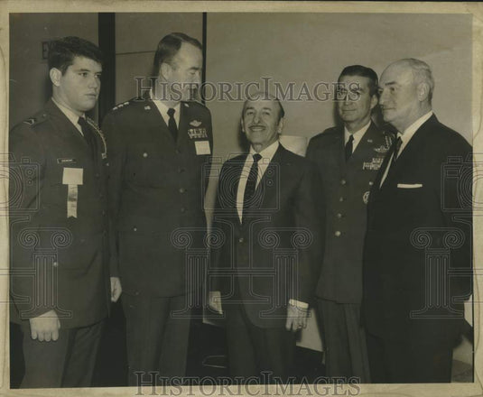1969 Press Photo Attendees of the Air Force meeting held at the Jung Hotel.