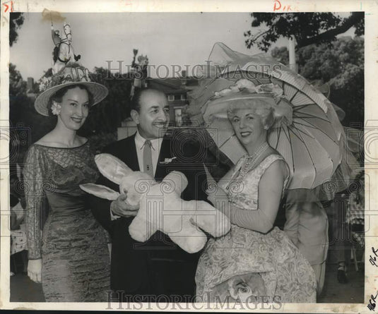 1960 Press Photo Mayor Victor Schiro and Millinery Prize Winners, New Orleans