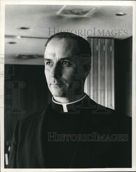 1967 Press Photo Reverend Hubert F. Schiffer of Loyola University - noc30400