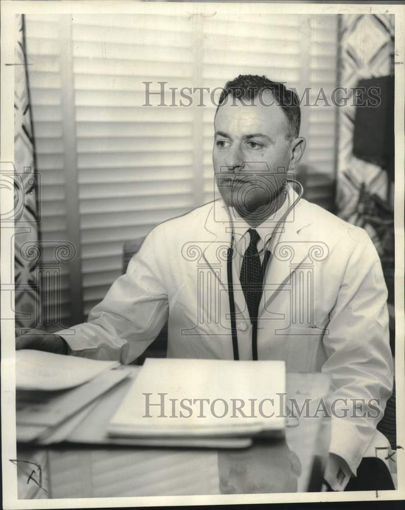 1960 Press Photo Tulane University - Dr. Joseph E. Schenthal - noc30568