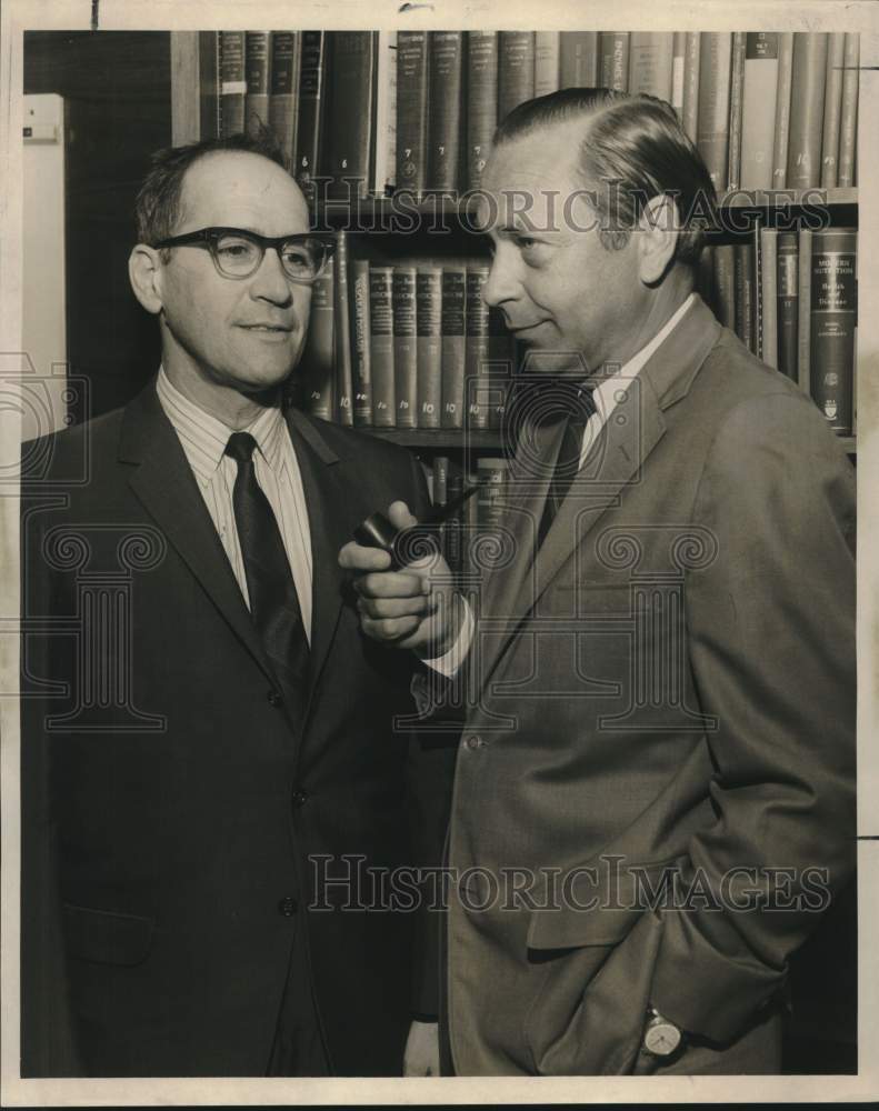 Load image into Gallery viewer, 1967 Press Photo Dr. John Young, Dr. Jorgen Schlegal at Tulane University
