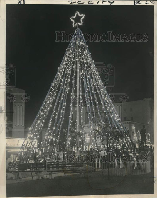 1967 Press Photo Salvation Army "Tree of Lights" in New Orleans - noc30679