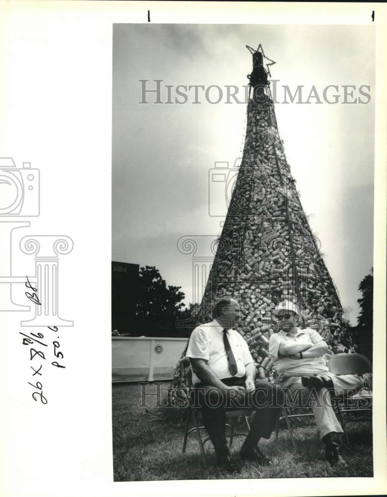 Load image into Gallery viewer, 1991 Press Photo Salvation Army-Dan Adair and George Young with Christmas Tree
