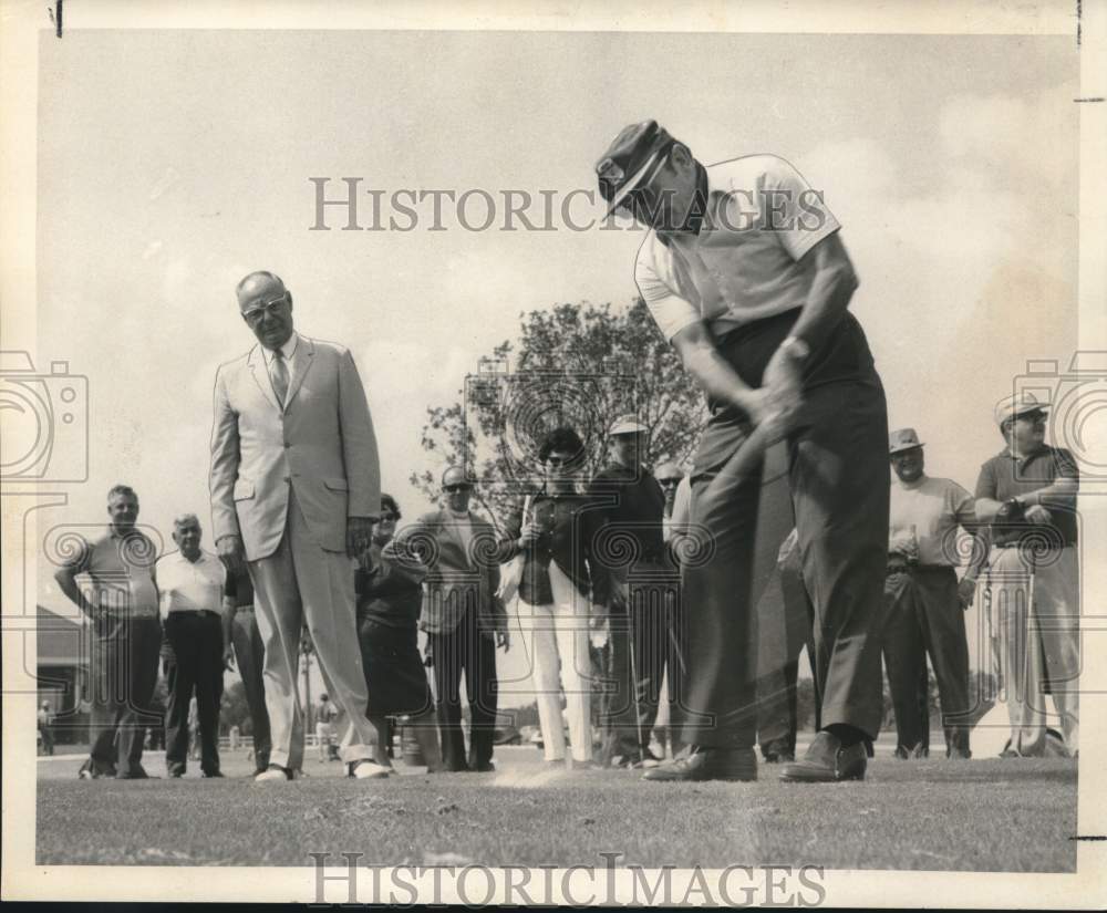 1969 Press Photo Mayor Victor H. Schiro at Dedication of City Park&#39;s Golf Course- Historic Images