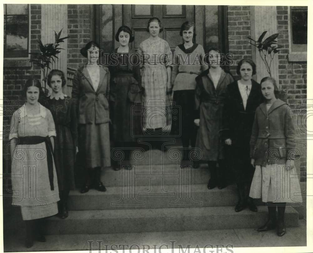 1920 Press Photo St. Stephen's Girls High School Graduation Class of 1920