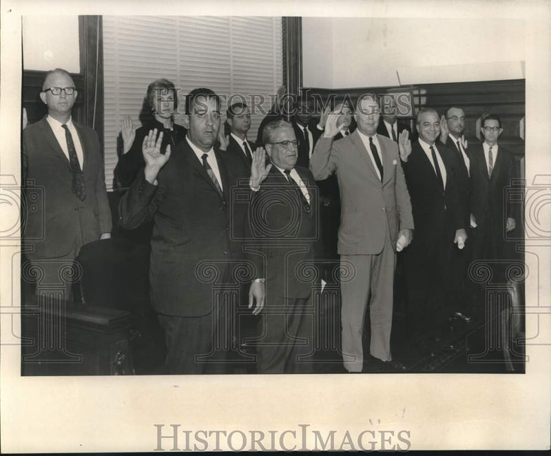 Load image into Gallery viewer, 1967 Press Photo Members of the Orleans Parish Grand Jury are sworn in at Event
