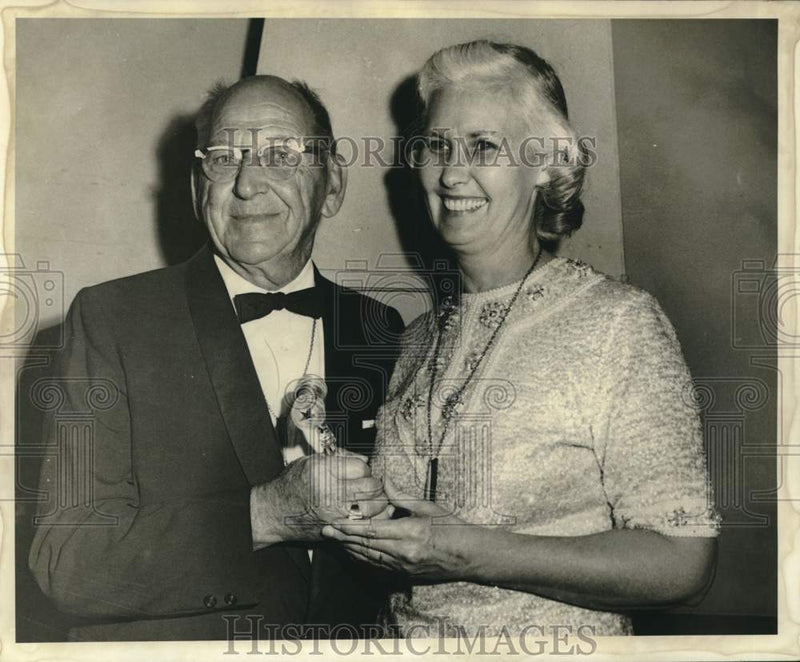 Load image into Gallery viewer, 1969 Press Photo Carl Schleg and Katherine Caballero at Eastern Star ceremony
