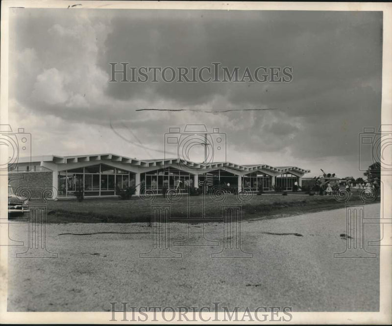 Load image into Gallery viewer, 1961 Press Photo St. Mary's Catholic Church and School - noc31503
