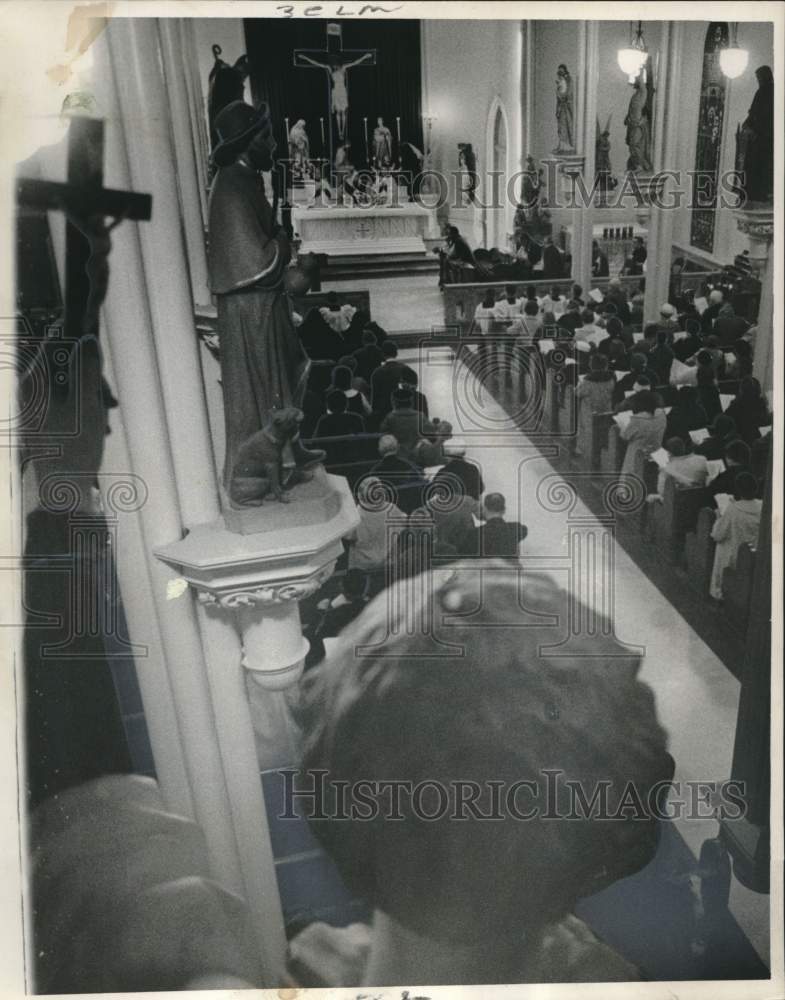 1964 Press Photo Pontifical Low Mass celebration at St. Michael&#39;s Church