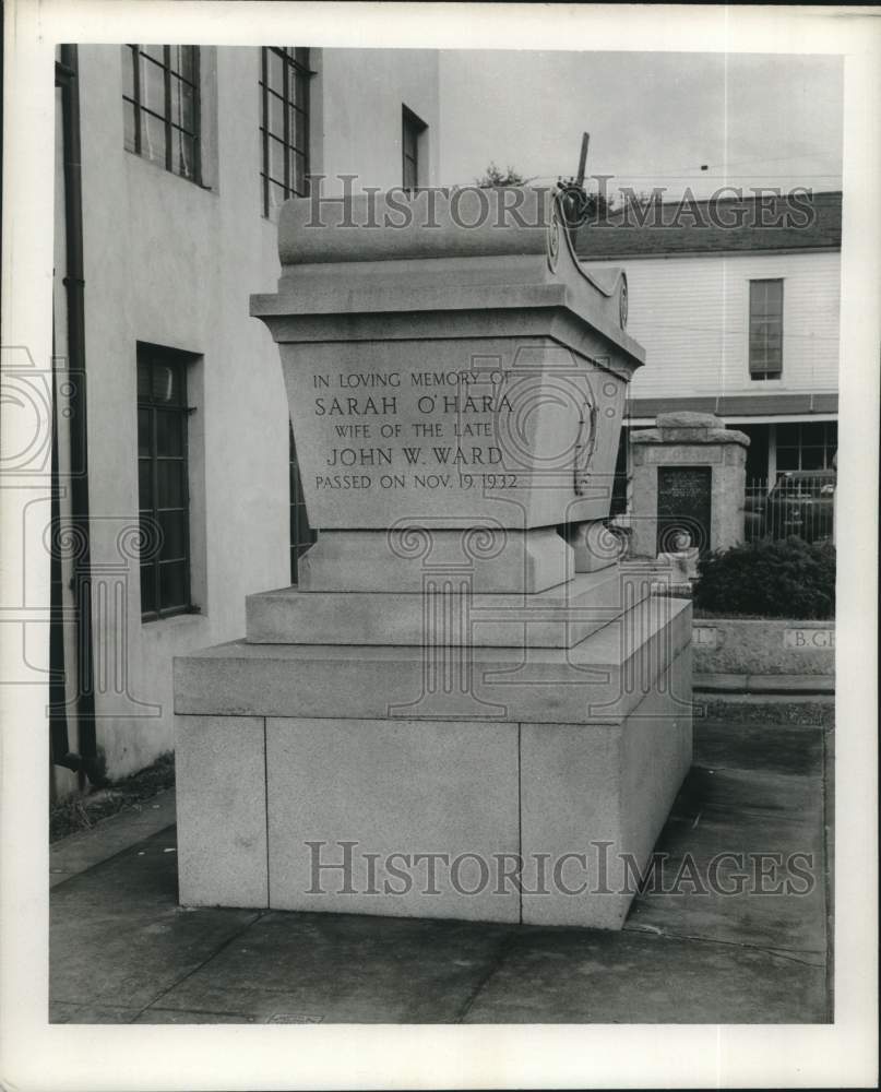 1956 Press Photo Sarcophagus of Sarah O'Hara at St. John's Cemetery - noc31902