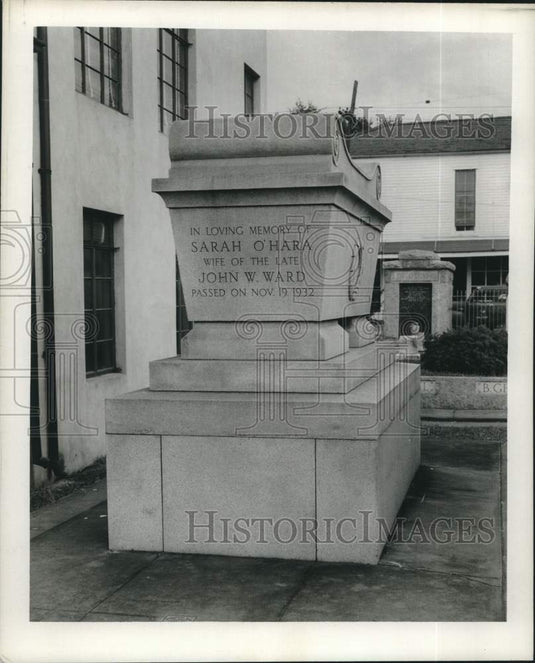 1956 Press Photo Sarcophagus of Sarah O'Hara at St. John's Cemetery - noc31902