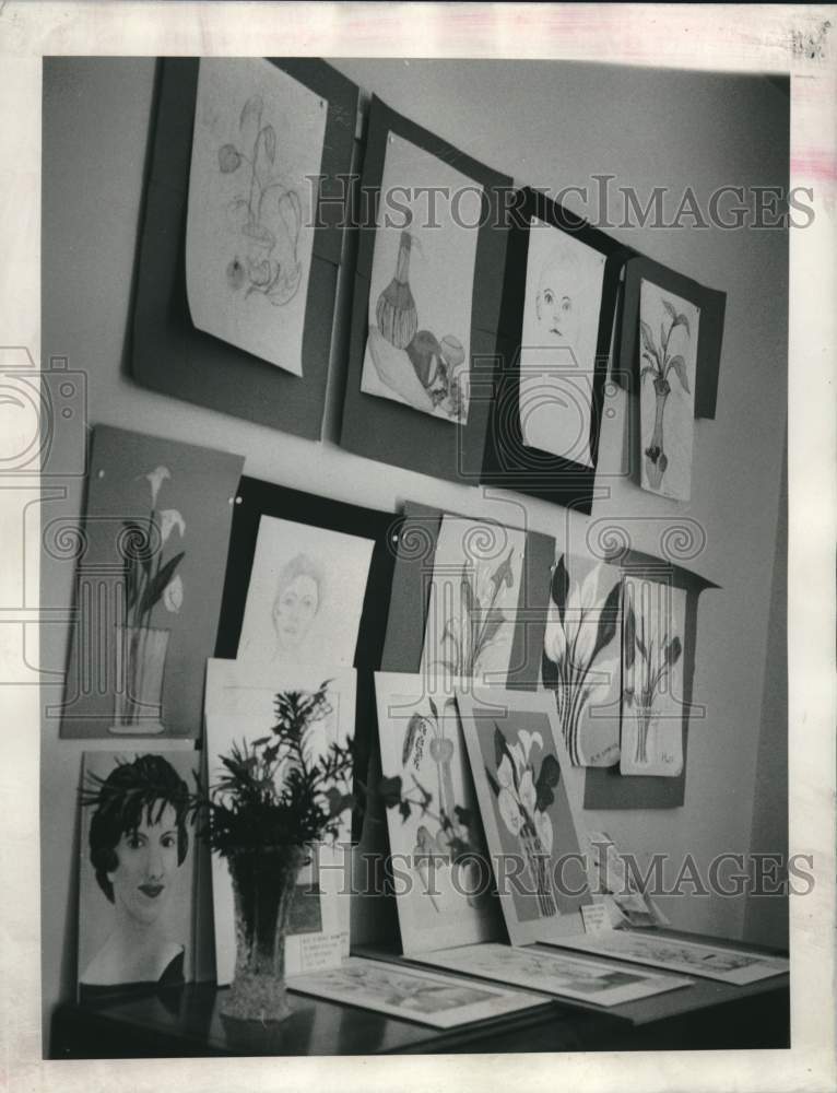 Load image into Gallery viewer, 1968 Press Photo Complete Art on Walls of St. Anna's Recreation Rooms
