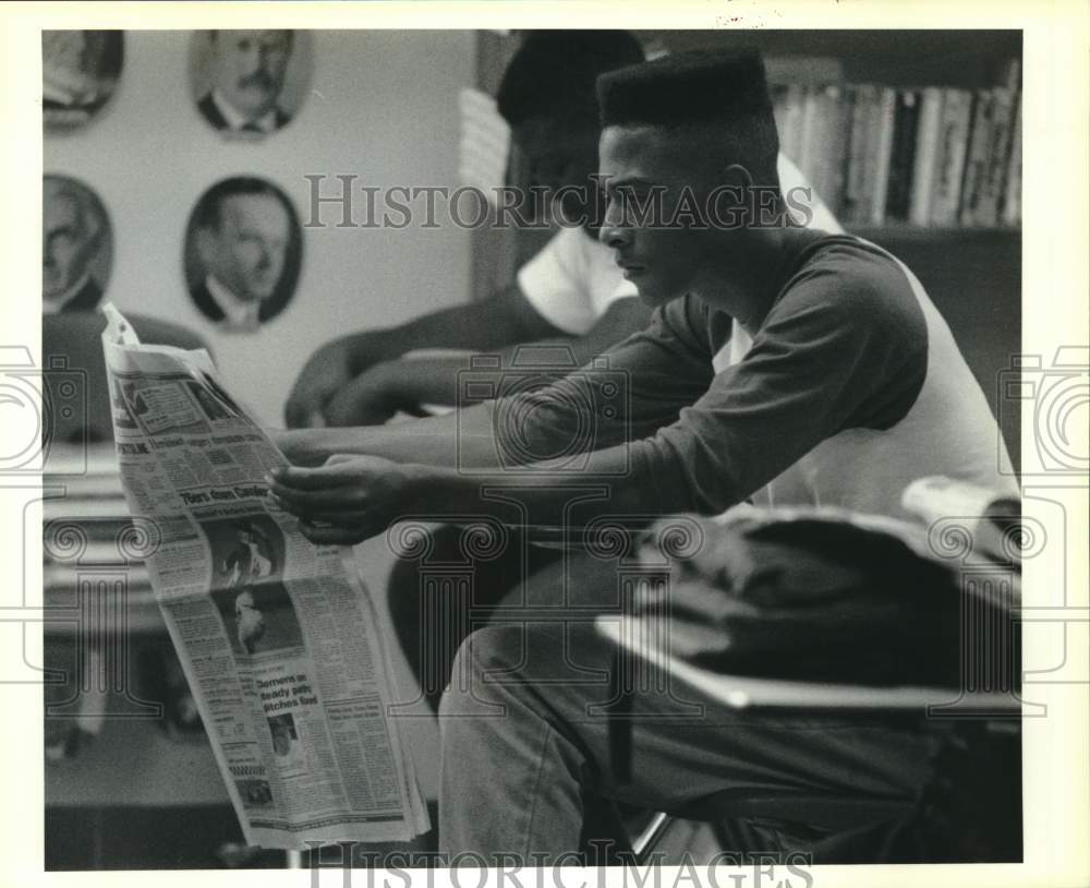 1990 Press Photo West St. John&#39;s Paul Brown reads sports during &quot;quiet time.&quot;- Historic Images