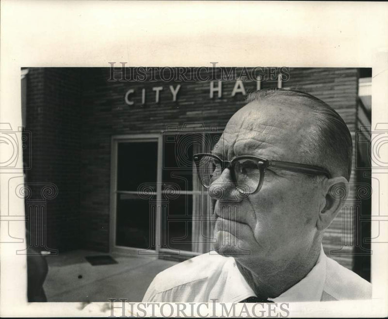 Load image into Gallery viewer, 1965 Press Photo St. Joseph Mayor O.N. Wilds pushes for town restoration
