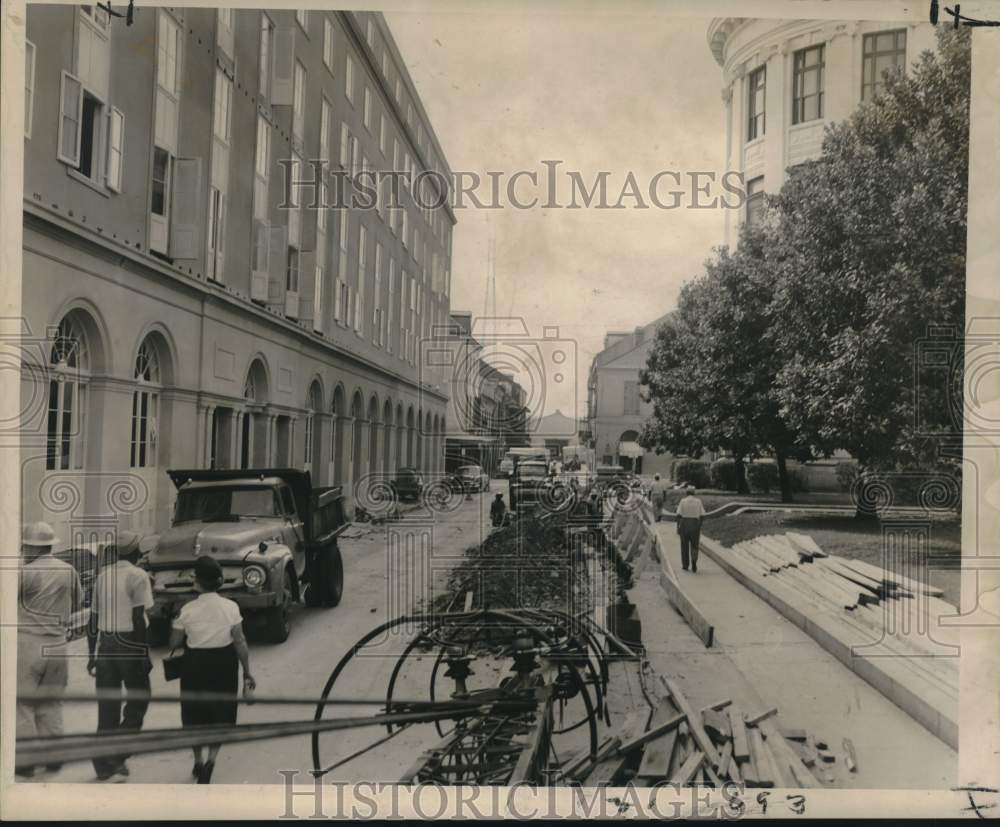 1960 Press Photo The Vieux Carre&#39;s historic St. Louis street gets a face-lift