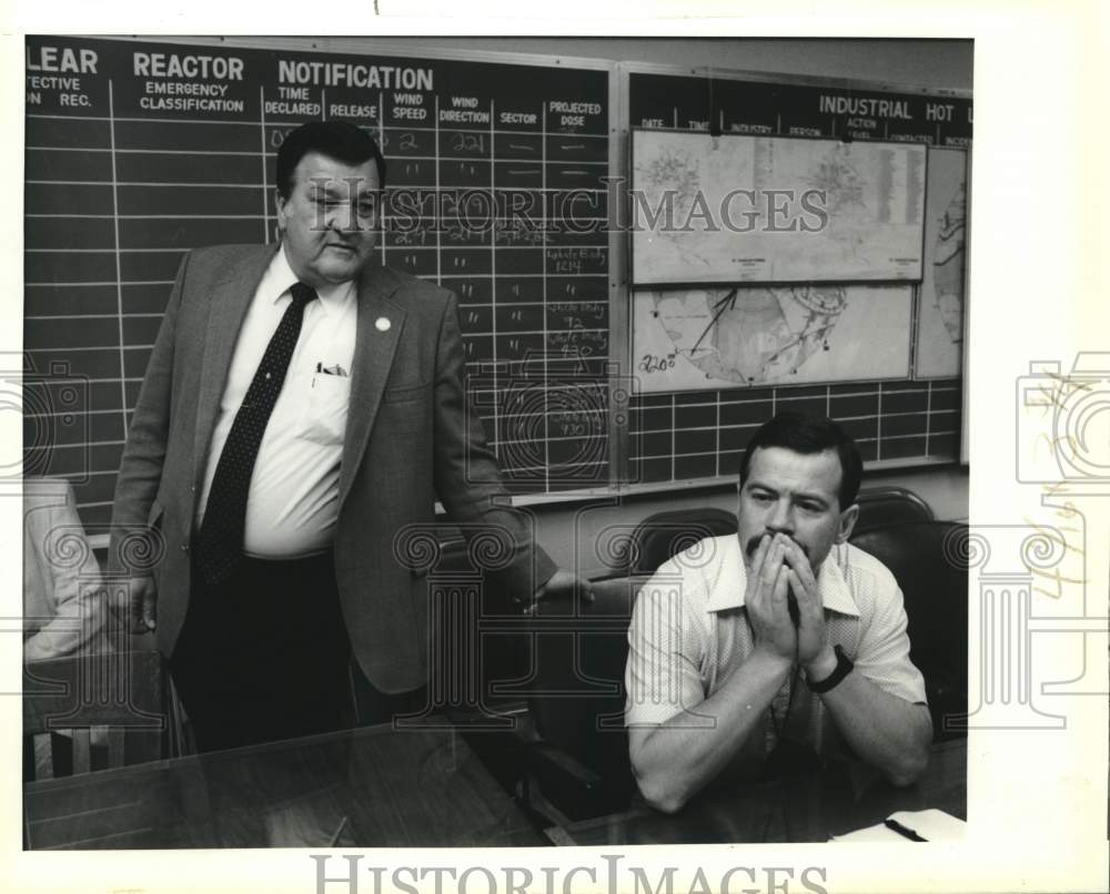 1989 Press Photo St. Charles Parish Emergency Operations Center President, Guest- Historic Images