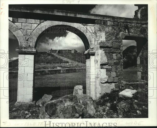 1983 Press Photo St. Kitts, West Indies' Brimstone Hill, located in Caribbean- Historic Images