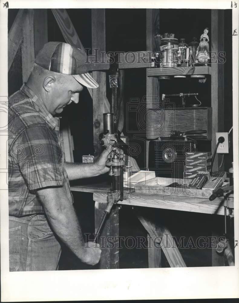 1958 Press Photo New Orleans Quick Draw Club - Sergeant Edward Larsen- Historic Images